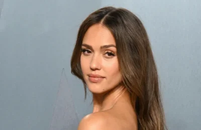Jessica Alba a implinit 45 de ani. Cum a fost surprinsa alaturi de noul iubit cu 12 ani mai tanar