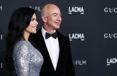 Scandal urias la Met Gala. Sute de sticle cu lichid galben gasite in muzeu