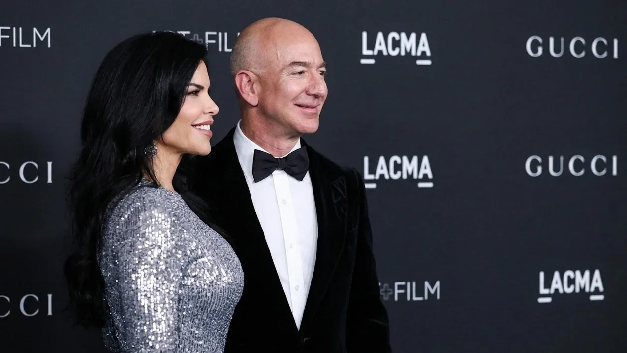 Scandal urias la Met Gala. Sute de sticle cu lichid galben gasite in muzeu