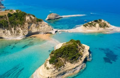 Avertisment pentru romanii care merg in Grecia. Amenda de 60000 de euro pe plaja