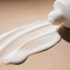Surpriza uriașă pentru rutina ta de frumusete. Ce ingredient a fost aprobat dupa 25 de ani
