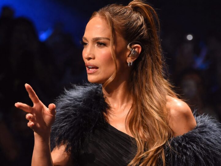 Ce se întâmplă când moda intalneste curajul. Aparitia uluitoare a lui Jennifer Lopez