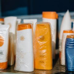 Ce se întâmplă cu cremele SPF de pe piață. Avertismentul oficial care vizeaza milioane de femei