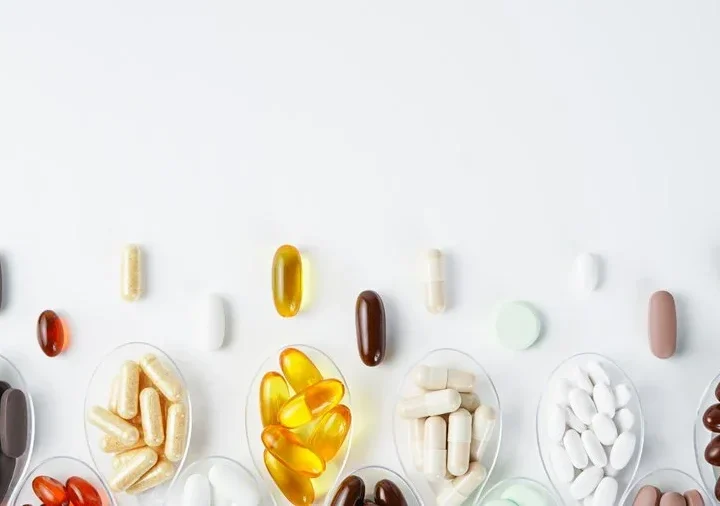 Avertisment pentru români. 23.000 de oameni ajung la urgențe din cauza vitaminelor