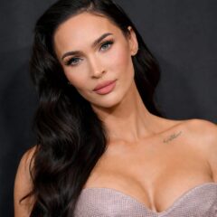 Manichiura lui Megan Fox combină french clasic, blooming gel și accente 3D argintii