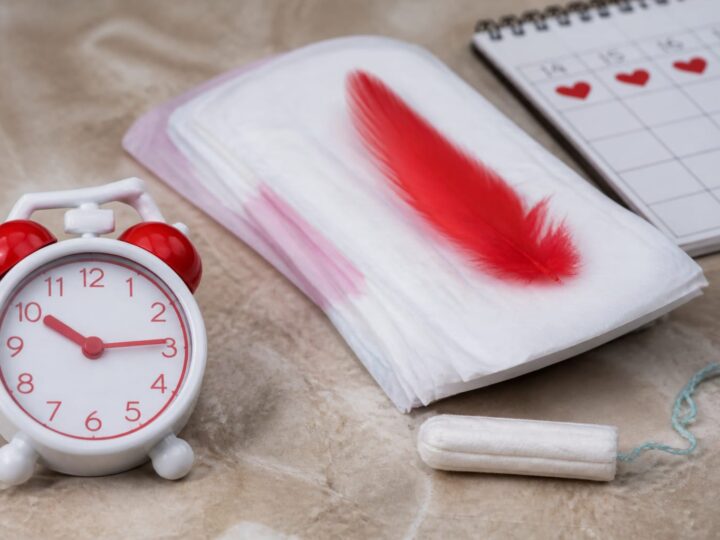 Menstruația neregulată poate indica 7 probleme de sănătate și necesită consult dacă sângerarea trece de 7 zile