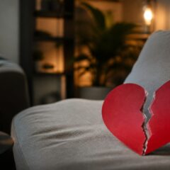 ROCD poate consuma ore întregi pe zi și poate afecta o relație sănătoasă
