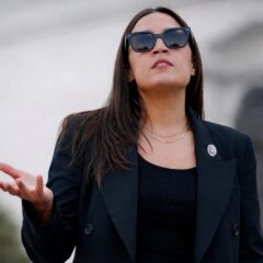 Alexandria Ocasio-Cortez și partenerul ei, Riley Roberts, s-ar fi despărțit după o relație de un deceniu