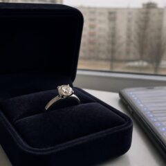 Gestul unui fost concurent TV după despărțire: ce se întâmplă cu inelul de logodnă de 15.000 de euro