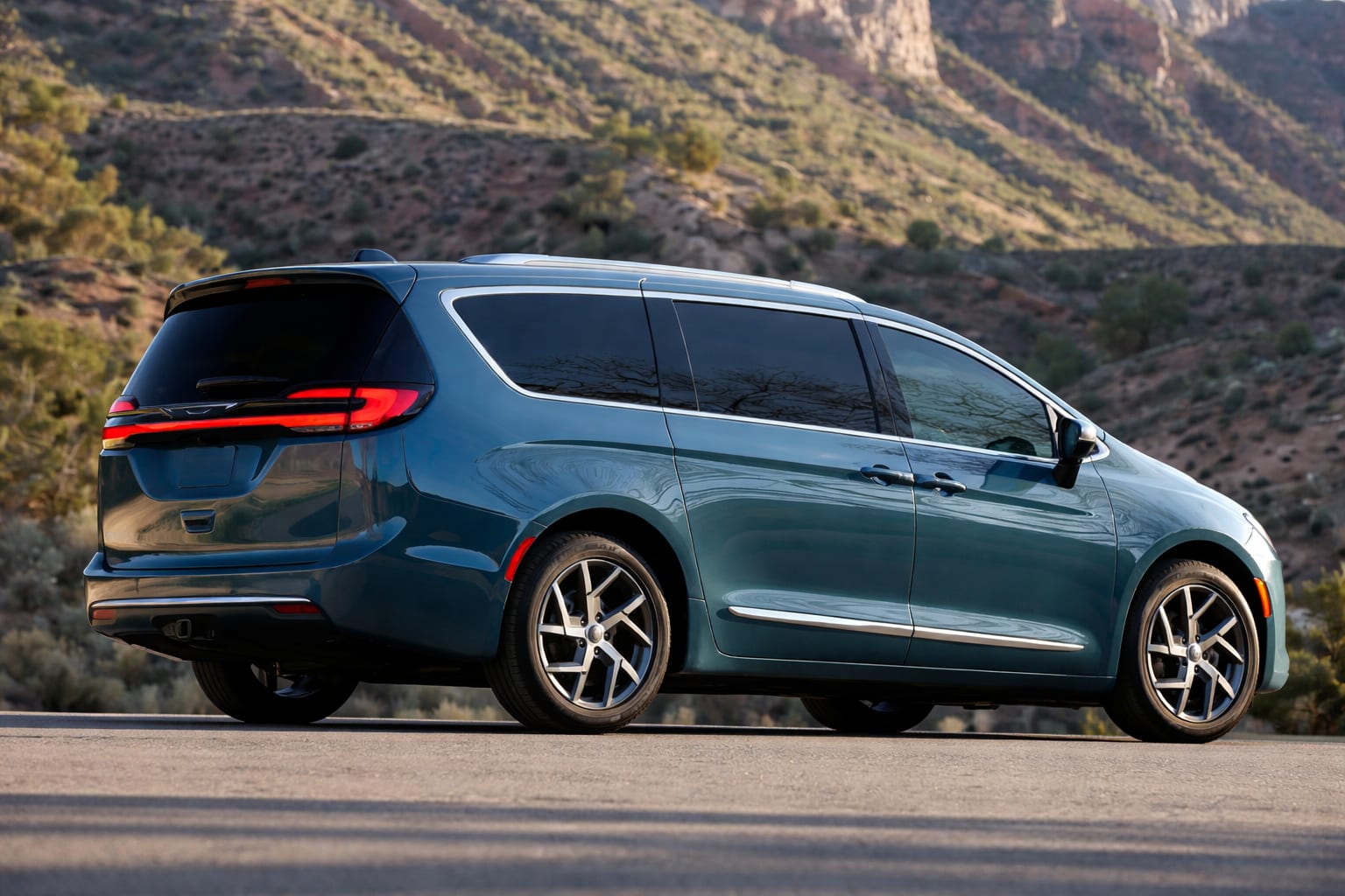 Monovolumele, o alternativă mai accesibilă la SUV pentru familiile de azi