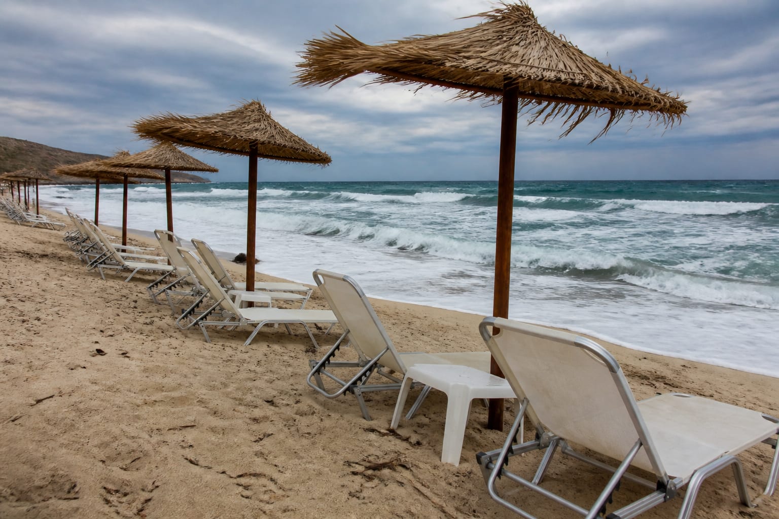 Vacanța în Grecia sub alertă: Incendii de vegetație și vânt puternic în Halkidiki și alte regiuni