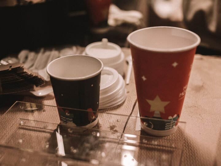 Una până la trei cești de cafea pe zi sunt asociate cu beneficii, dar ora consumului poate afecta somnul