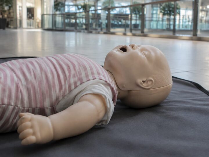 Sibienii pot exersa gratuit resuscitarea și primul ajutor pentru sugari pe 17 octombrie