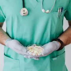 Pacienți cronici semnalează că au rămas fără acces la tratamente. Alianța lor cere finanțare urgentă