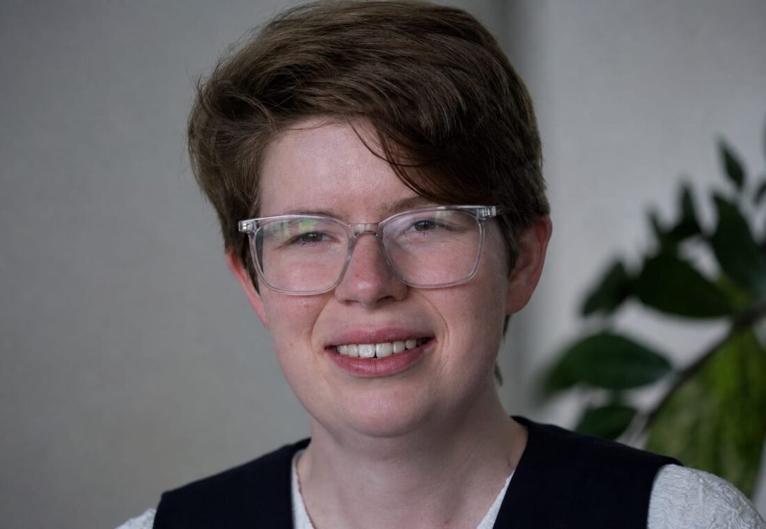 Imogen Brooks vorbește mai ușor cu o limbă artificială, după ce operația pentru cancer i-a îndepărtat cea mai mare parte a limbii