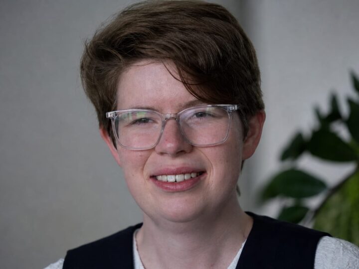 Imogen Brooks vorbește mai ușor cu o limbă artificială, după ce operația pentru cancer i-a îndepărtat cea mai mare parte a limbii